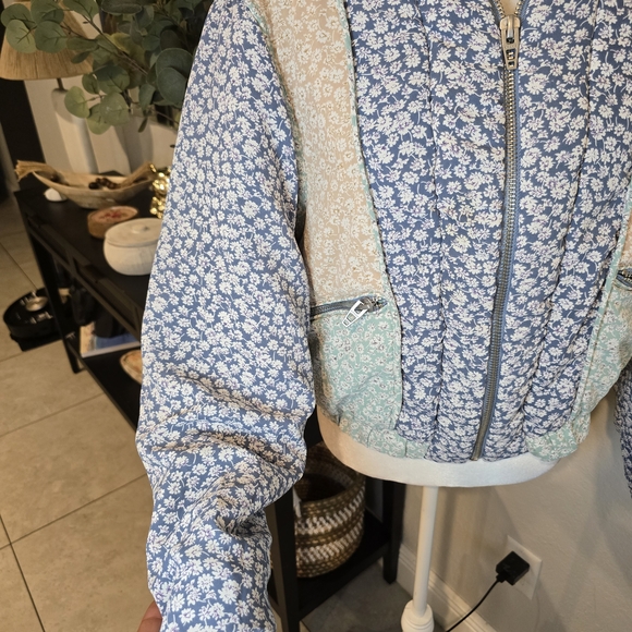 BlankNyc Women’s Summer Romance Quilted Floral Jacket Cottage Core M - Picture 4 of 9